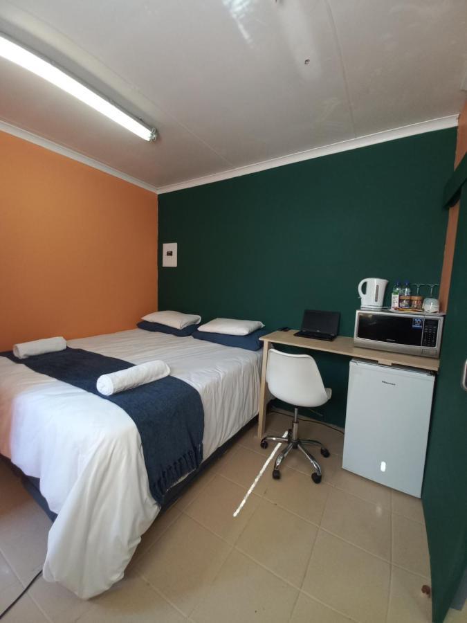 28 At Van Den Bos International Guesthouse Edenvale Exterior foto